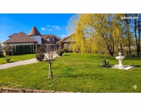 maison 7 pièces 350 m²