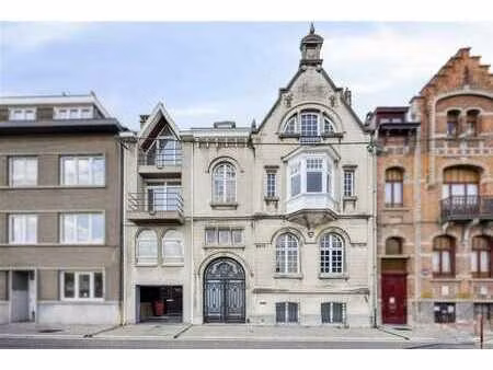 maison de ville spacieuse avec ancien cabinet médical