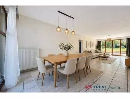 spacieux appartement lumineux avec double garage à jambes !!