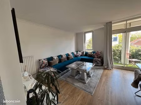 appartement de 2 pièces (possibilité d'une 3ᵉ pièce) refait à neuf avec terrasse et parkin