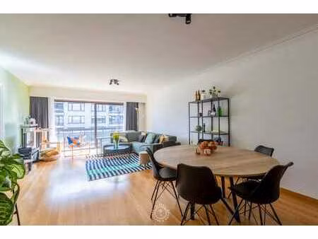 gezellig 2 slaapkamer appartement met garagebox