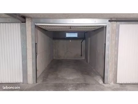 location garage fermé montpellier beaux arts