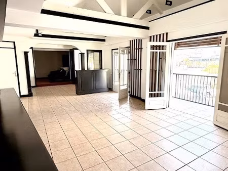 location locaux professionnels 118 m² à saint paul (97460)  2 110 €