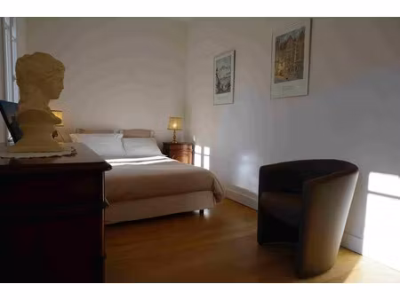 location meublée maison 4 pièces 88 m² à saint-cyr-sur-loire (37540)  1 370 €