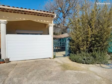 f2 avec extérieurs au calme montauroux proche de toutes commodités du lac et rd562