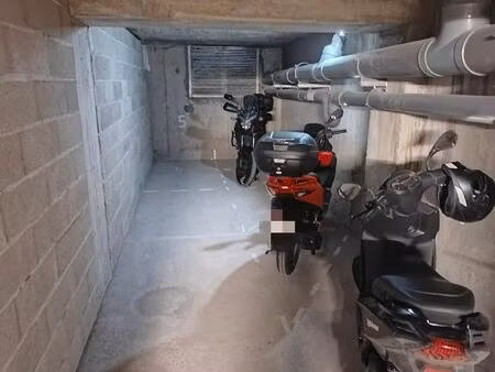 garage/parking motos scooters à louer