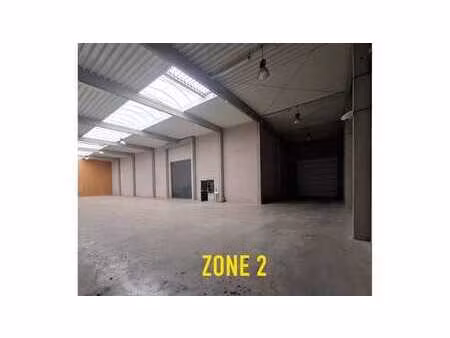 bel espace de stockage à louer  dinant