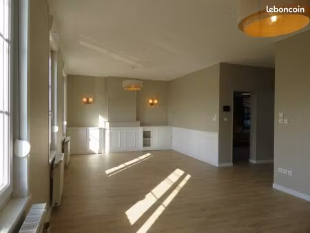 maison très lumineuse  rénovée  120m²  en centre ville d'onnaing