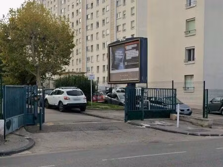 loue place moto-scooter