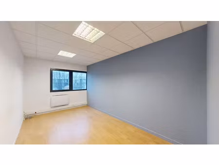 location locaux professionnels 5 pièces 80 m² à besançon (25000)  950 €