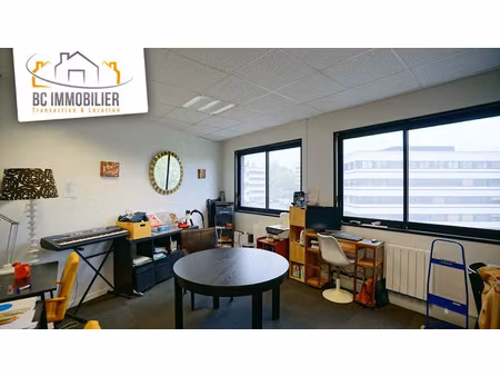 location locaux professionnels 1 pièce 18 m² à ferney-voltaire (01210)  290 €