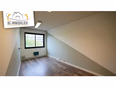 location locaux professionnels 16 m² à ferney-voltaire (01210)  320 €