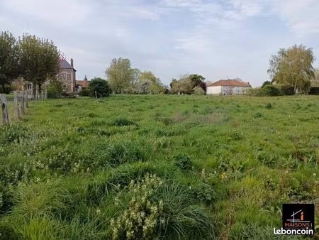 terrain 1 080 m² terres de bord