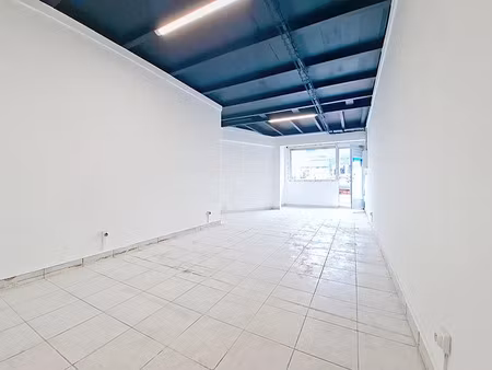 location locaux professionnels 0 pièces 36 m² à le lamentin (97232)  1 107 €