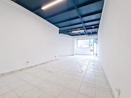location locaux professionnels 36 m² à le lamentin (97232)  1 107 €