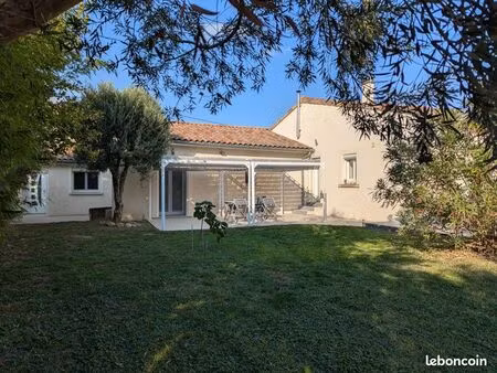 ancienne ferme rénovée de 200 m2  avec terrain 2200 m2 et piscine