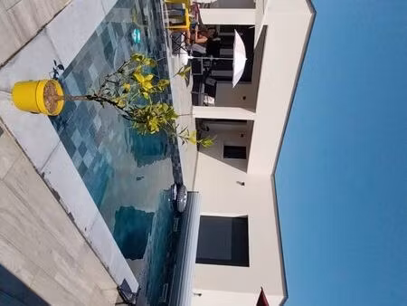 belle villa contemporaine villa contemporaine ■de plein piedvi■de 170m2 sur un terrain pla