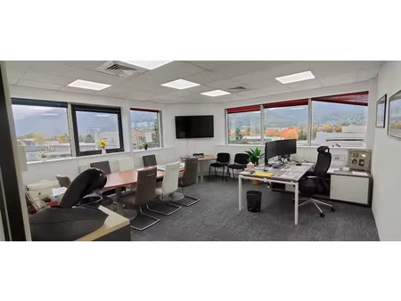 location locaux professionnels à saint-pierre-en-faucigny (74800)  1 210 €