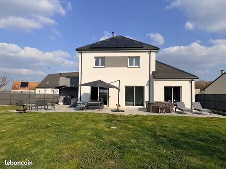 maison 2021 – 110 m² – 1800 m² – entièrement équipée + jacuzzi + panneaux photovoltaique