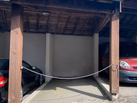 place de parking couverte kerfeunteun