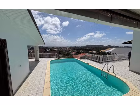location maison  181.88 m² t-5 à cayenne  3 850 €