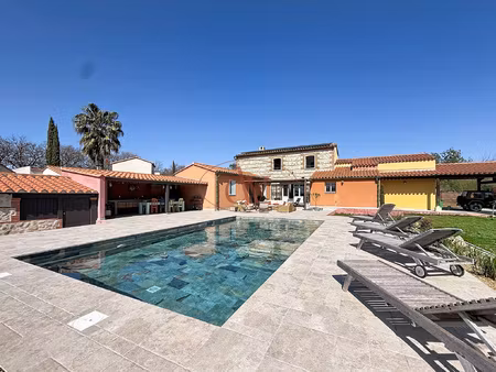 batisse traditionnelle type mas