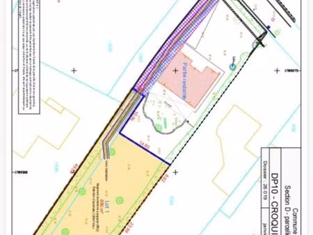 terrain 690 m² combas