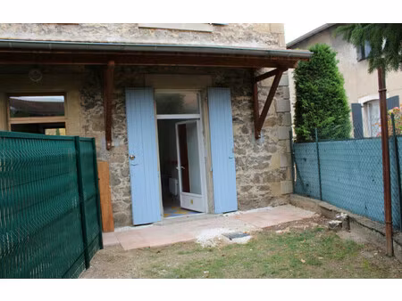 studio de 30 m² à st uze - 400 €