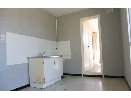 appartement de 67 m² à valence - 45 000 €