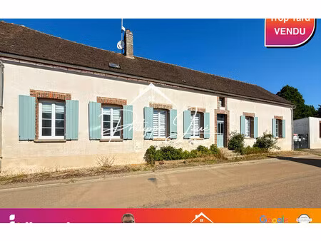 maison de 2 658 m² à st maurice aux riches hommes - 133 000 €