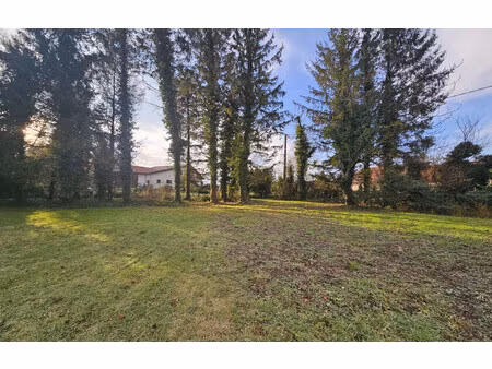terrain à batir de 900 m² à chevrieres - 90 000 €
