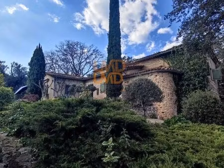 propriété 6 pièces 219 m²