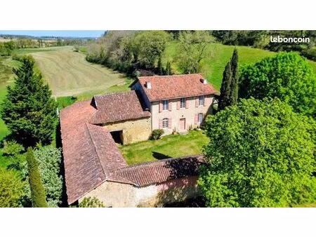 maison 9 pièces 255 m²