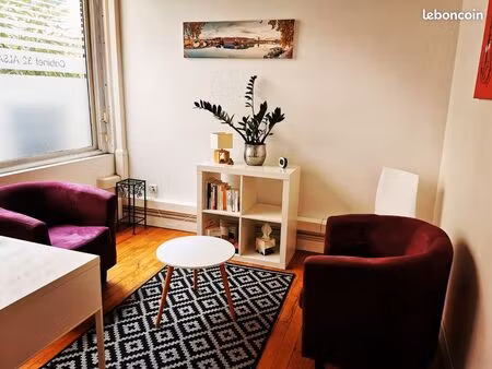 très beau bureau ds cabinet médical centre toulouse