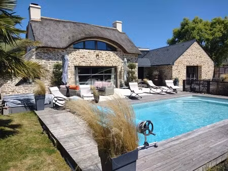 chaumière de prestige entre golf et mer