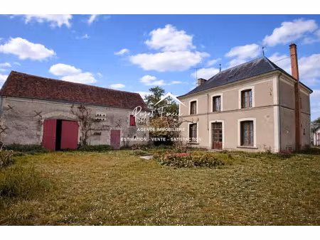 vue sur l'espace extérieur  très belle maison de maître