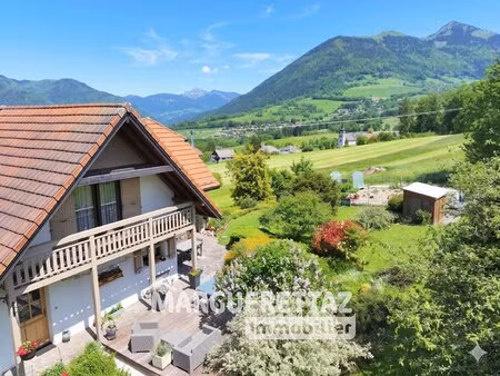 vue môle pour cette belle maison cossue avec sous-sol complet  au calme  sur 1353 m² de te