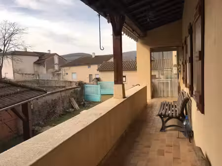 maison à igé  112 m²  avec garage et dépendances aménageabl