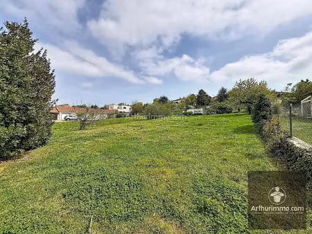 vente terrain 820 m2 à commelle-vernay