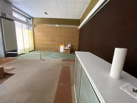 location commerce 100 m²