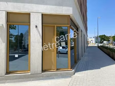 location commerce 36 m² à 46 m²