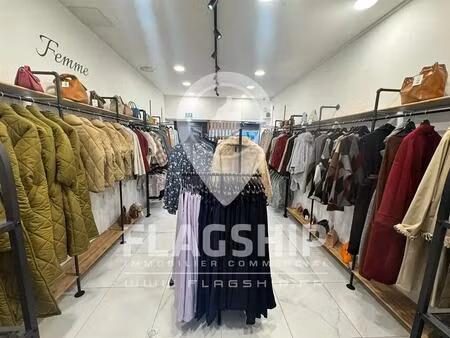 location commerce 60 m²