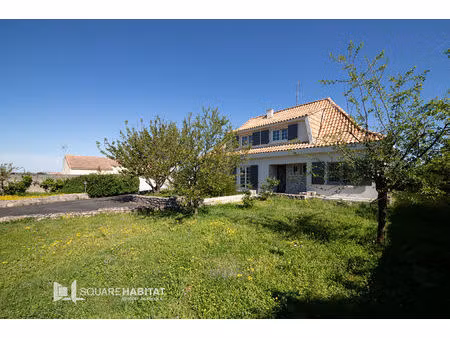 maison longeves 6 pièce(s) 140 m2 / 4 chambres avec garage et jardin 85200 longeves