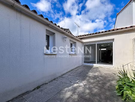 1 chambre - cour - lucon