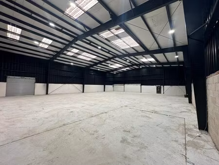 location local d'activités 650 m²