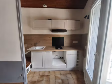 à louer maison de village avec balcon sur la commune d'aspir