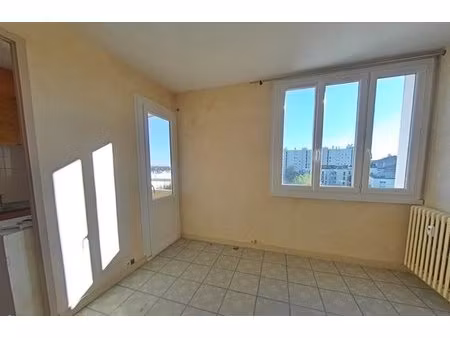 appartement t2 // rue de margnolles 69300 caluire