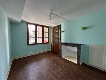 place gramont - t3 non meuble -