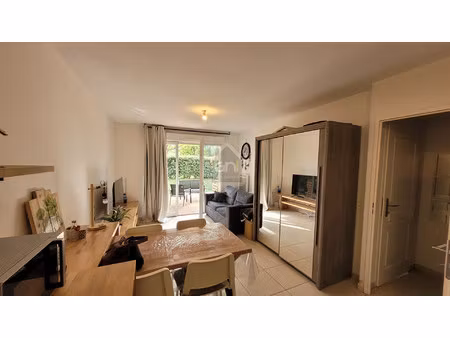 appartement t2 avec jardin et place de parking à le luc en prov