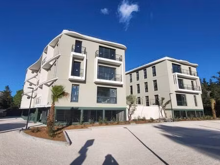 local professionnel 89m²- la garde